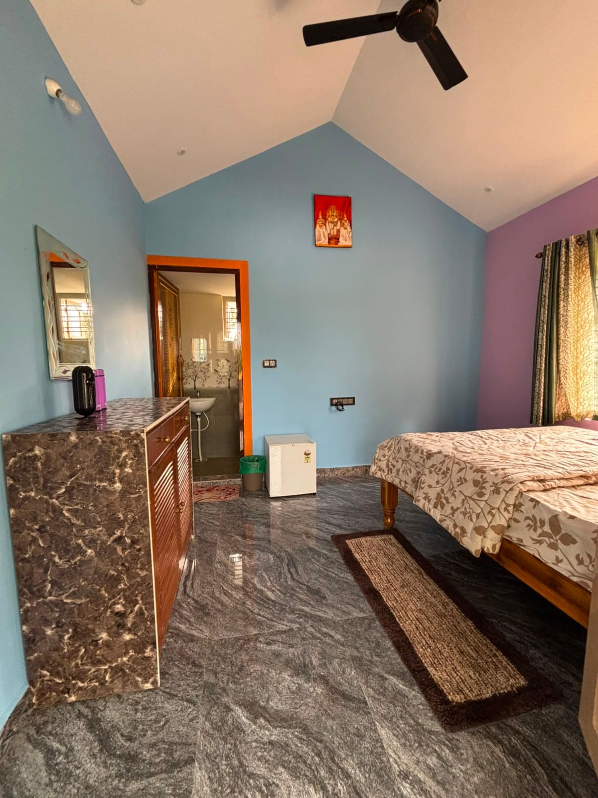 V Square Homestay. - Tap to explore photos