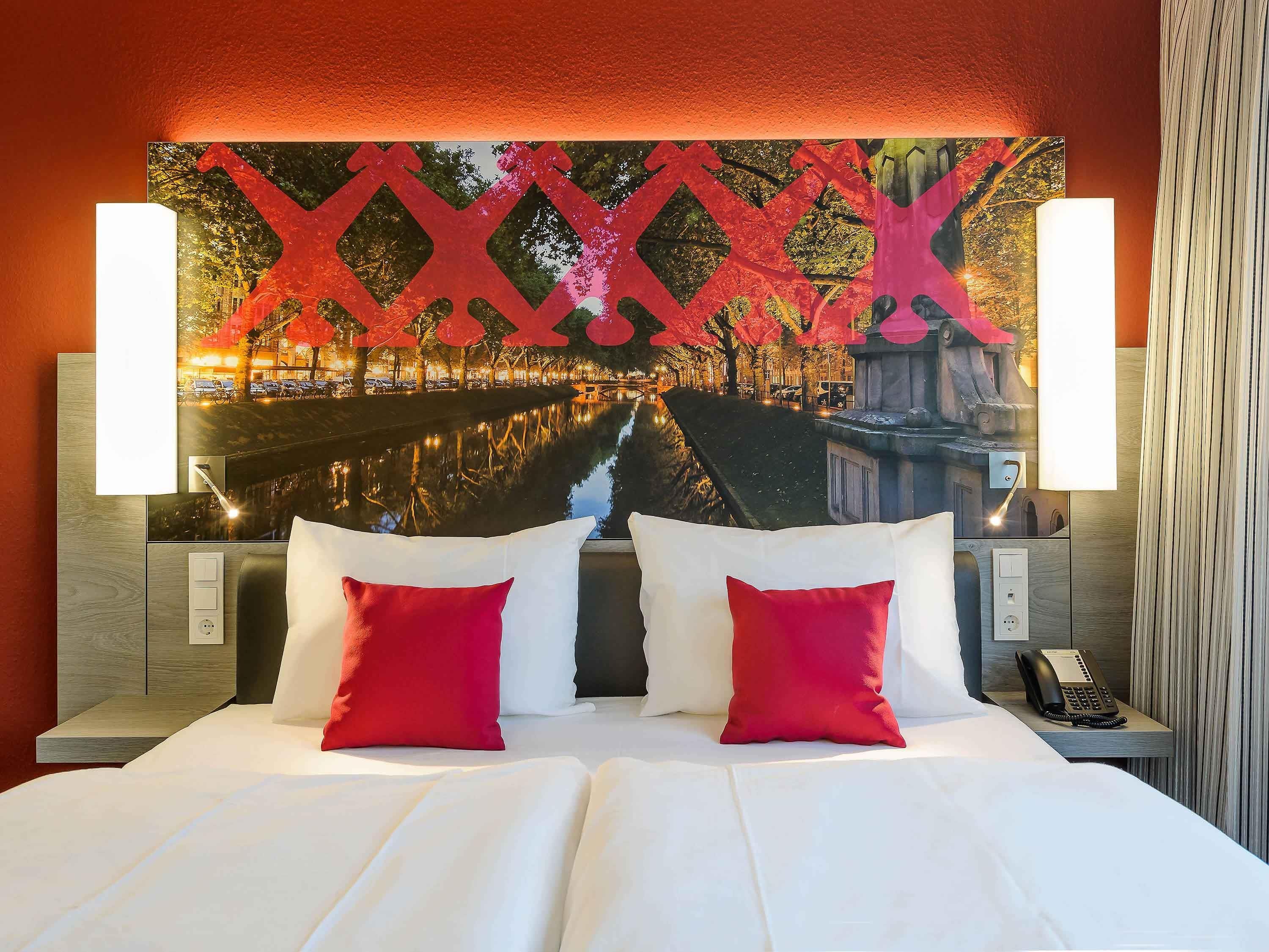 Mercure Hotel Duesseldorf Zentrum - Tap to explore photos