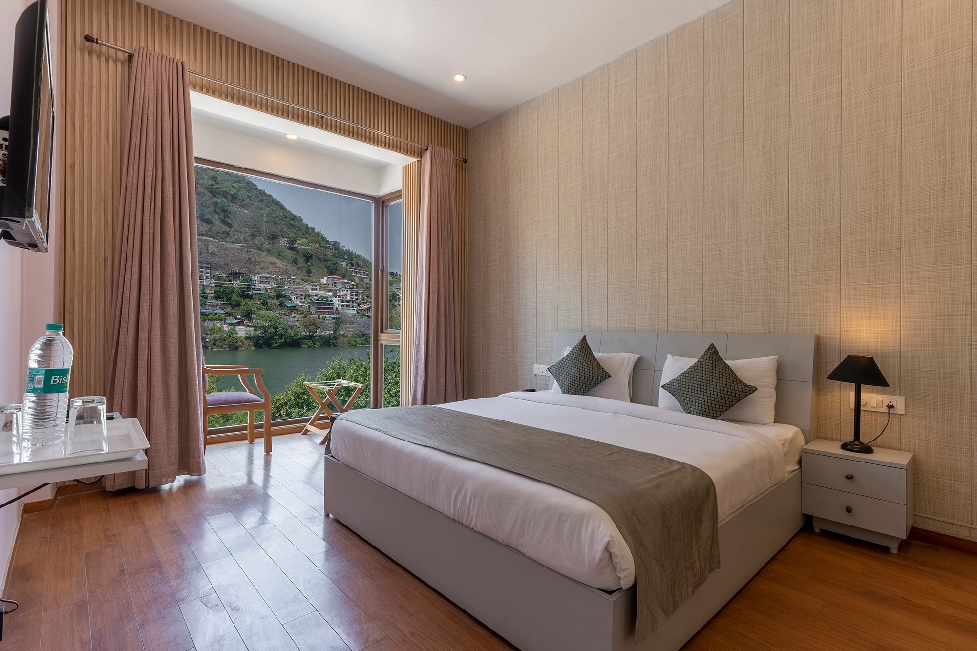 Sojourn By The Lake - Boutique Stay in Bhimtal - Tap to explore photos