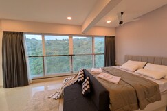 Modern Hill View Studio Work Friendly Pashann