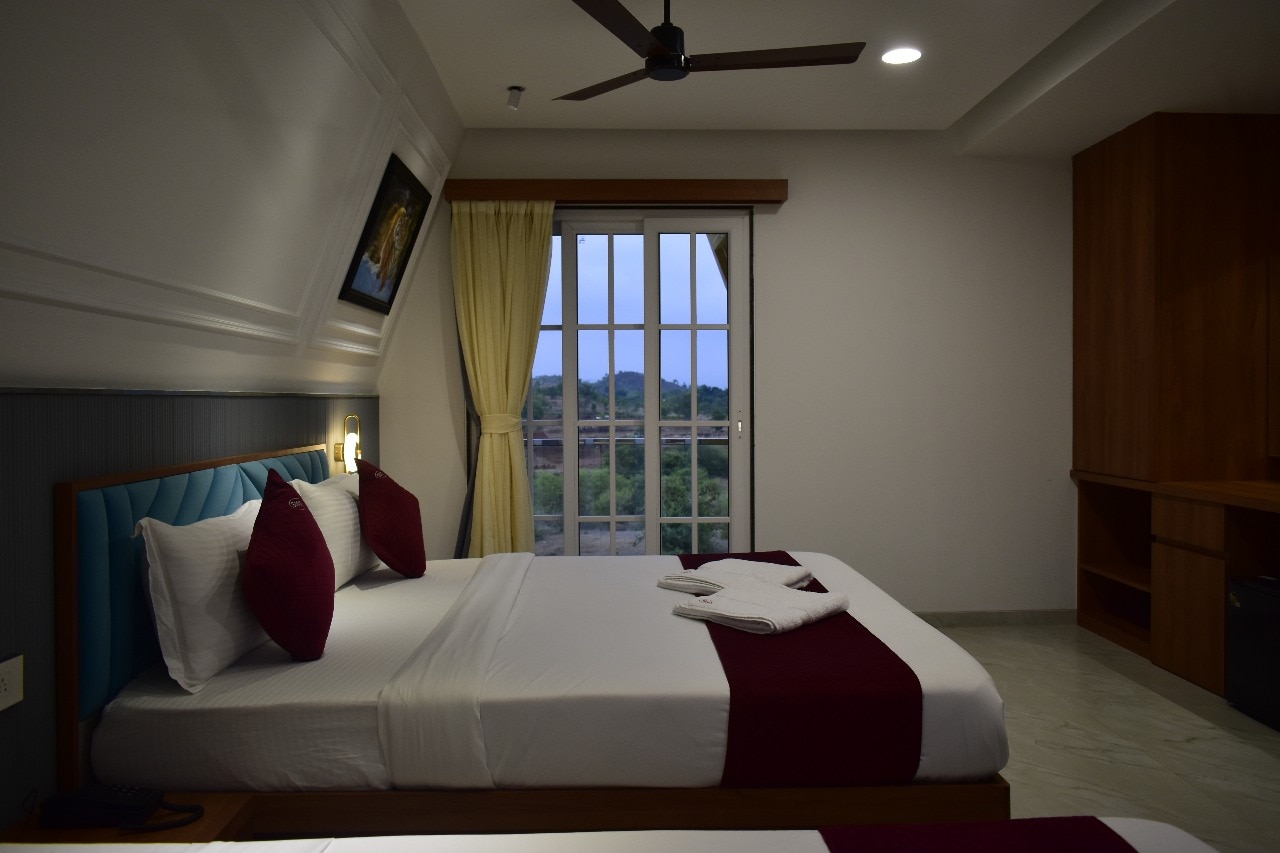 Sova's Nature Hideout - Tap to explore photos