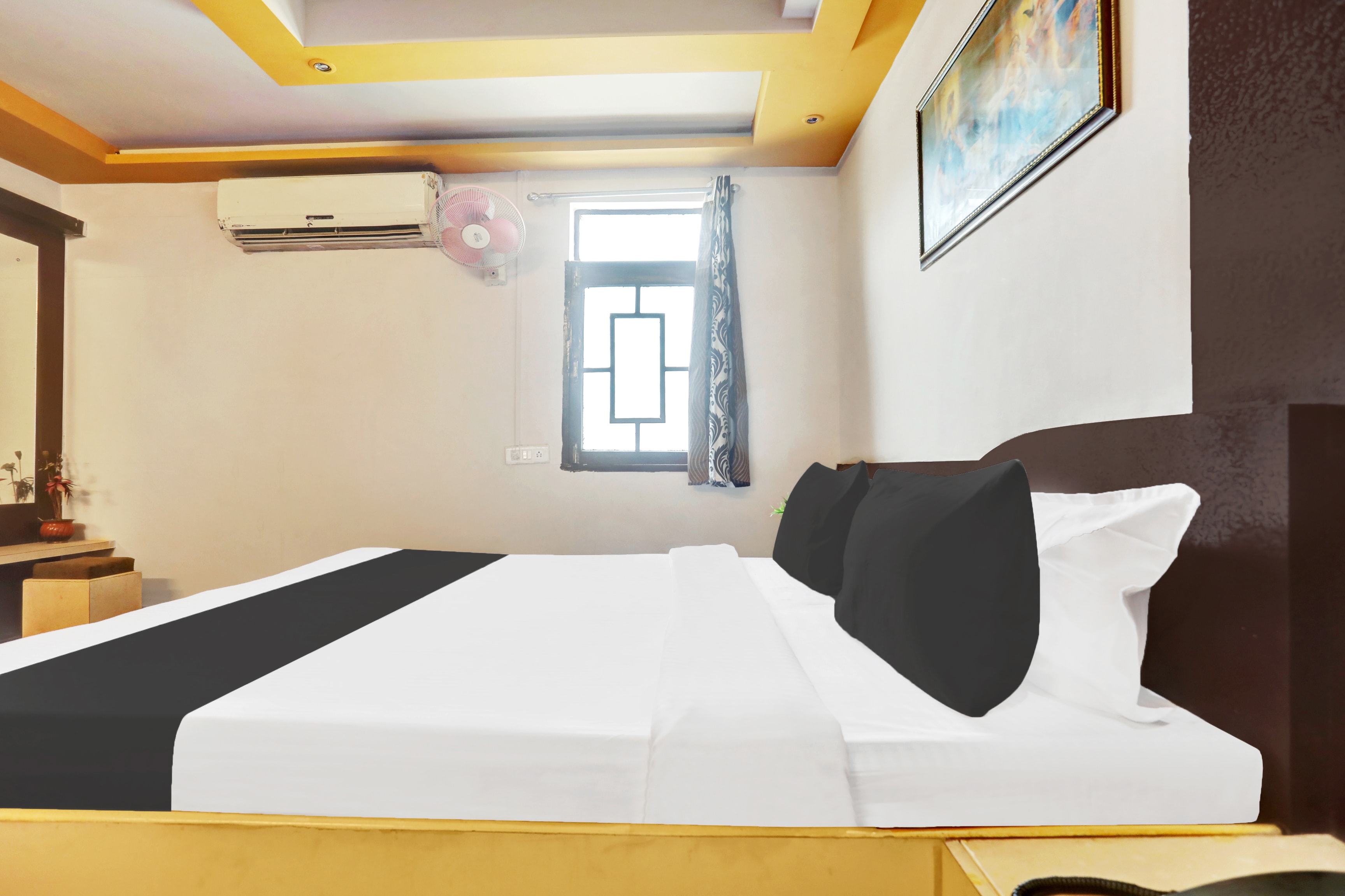 Hotel O Phool Plaza - Tap to explore photos