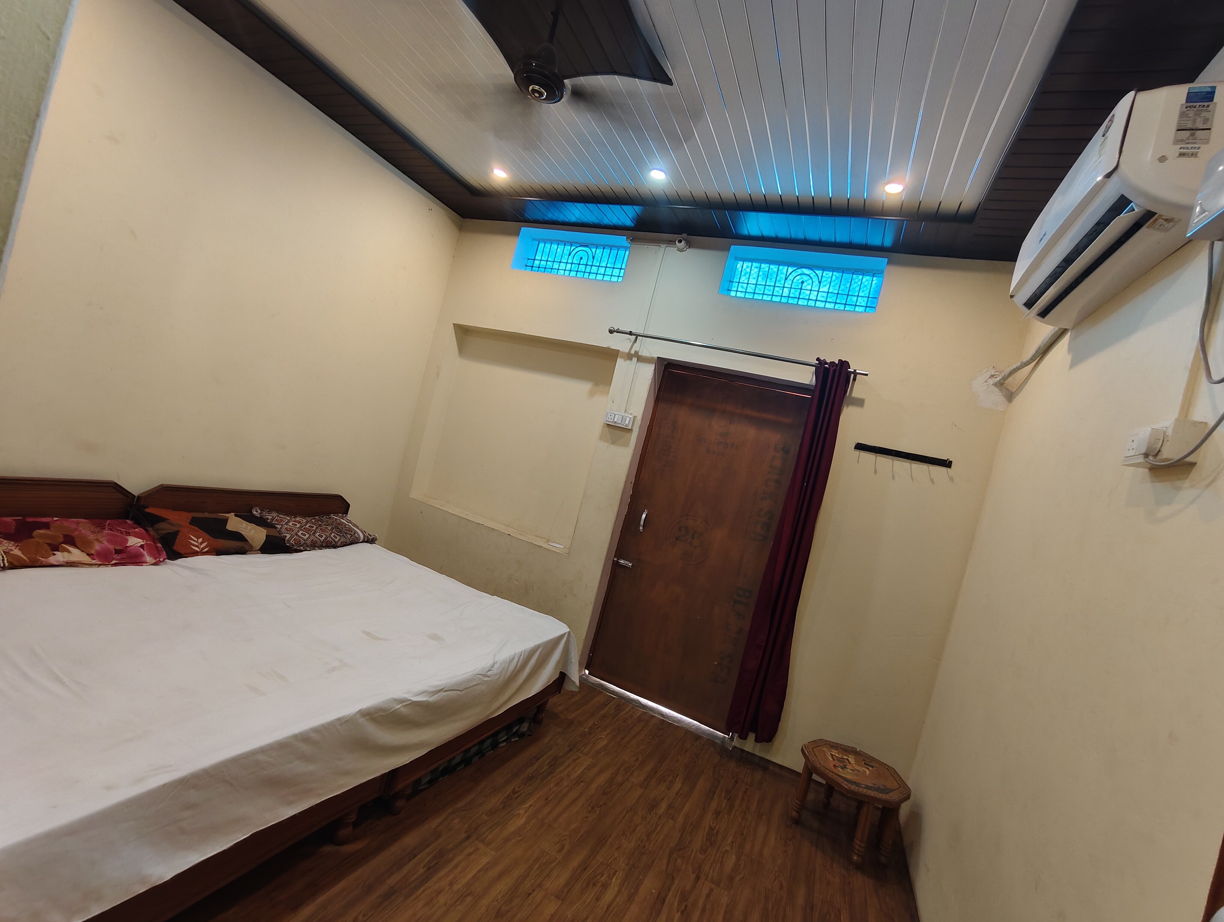 Tirupati Guest House - Tap to explore photos