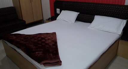Hotel Chandra Vilas & Rasoi Restaurant Room Type - Deluxe Non Ac