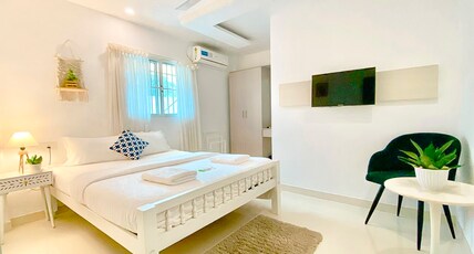 Pine Beach House Room Type - Deluxe AC Room