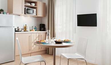 Aparthotel Adagio access Paris Clichy Room Type - Studio for 2 people with a double bed Aparthotel Adagio access Paris Clichy Room Type - Studio for 2 people with a double bed