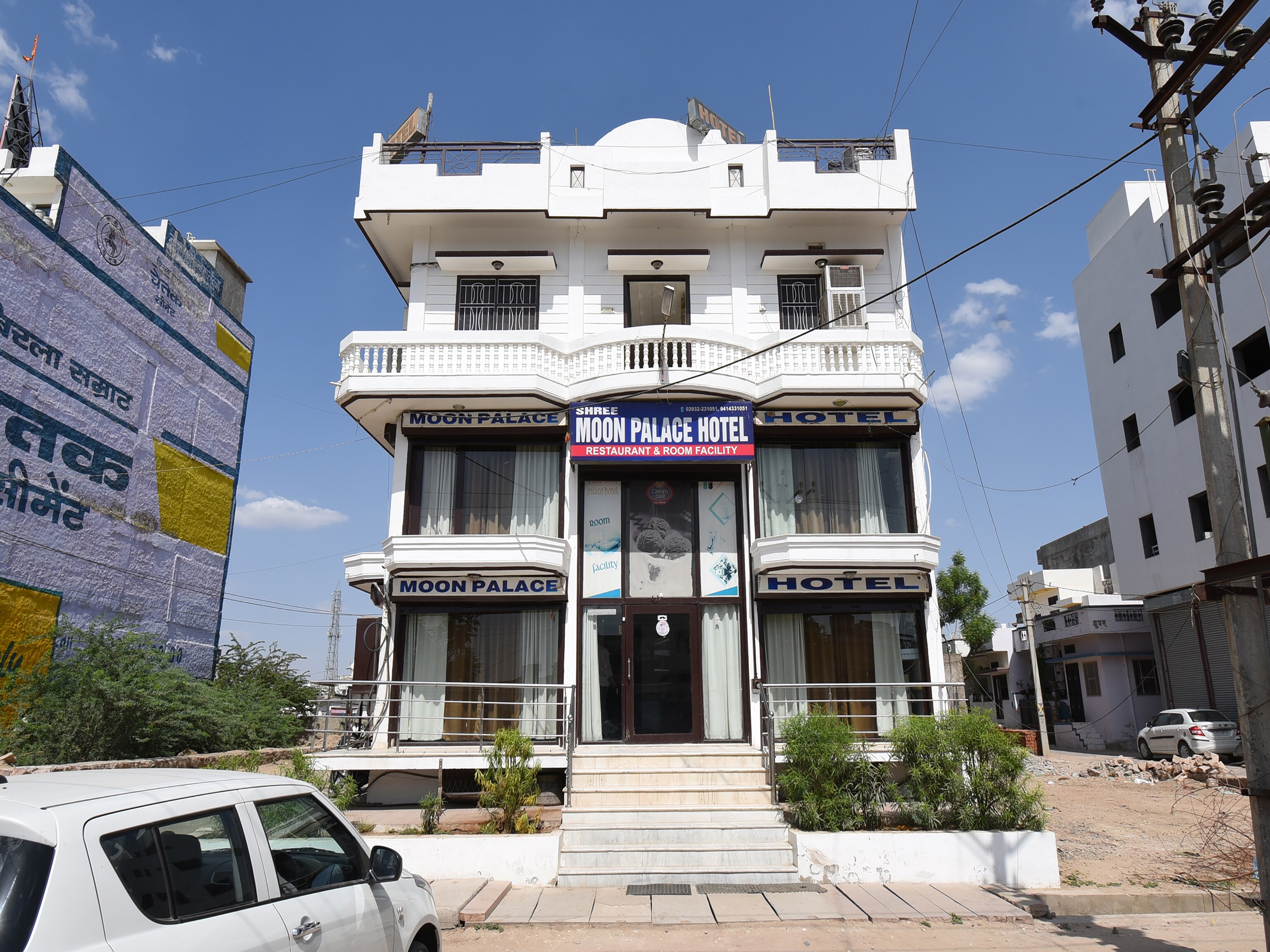Shree Moon Palace Hotel - Tap to explore photos