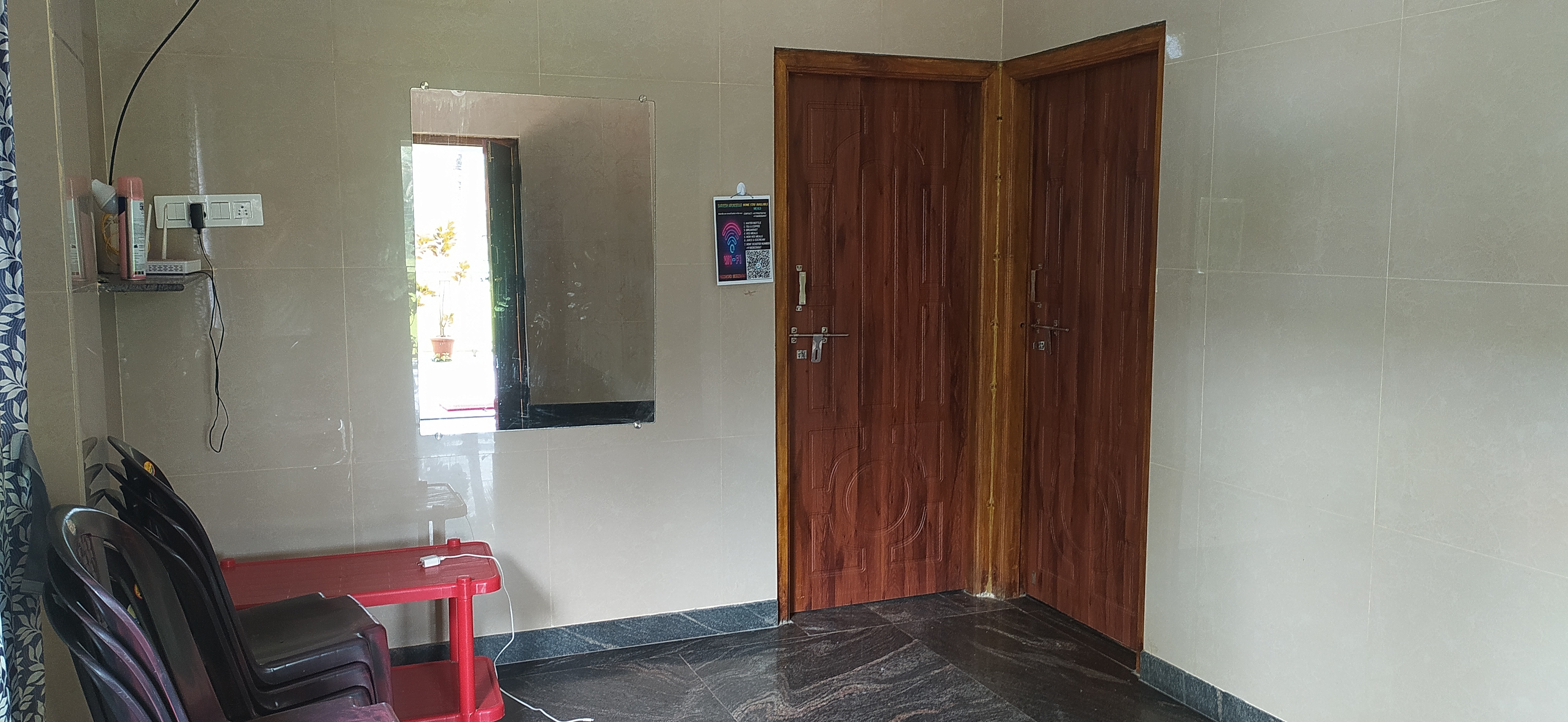 SARVESH ARUNDEKAR HOME STAY IN 3 MINUTS WALK BEACH AC ROOM - Tap to explore photos