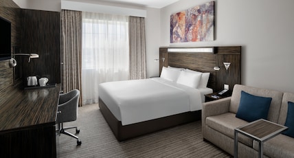 Holiday Inn Express Dubai Jumeirah Room Type - 1 King Bed Standard Smoking Sofa Bed Holiday Inn Express Dubai Jumeirah Room Type - 1 King Bed Standard Smoking Sofa Bed