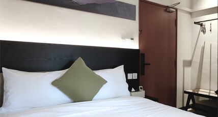 Asphodel Inn  Room Type - Deluxe Queen (Window)