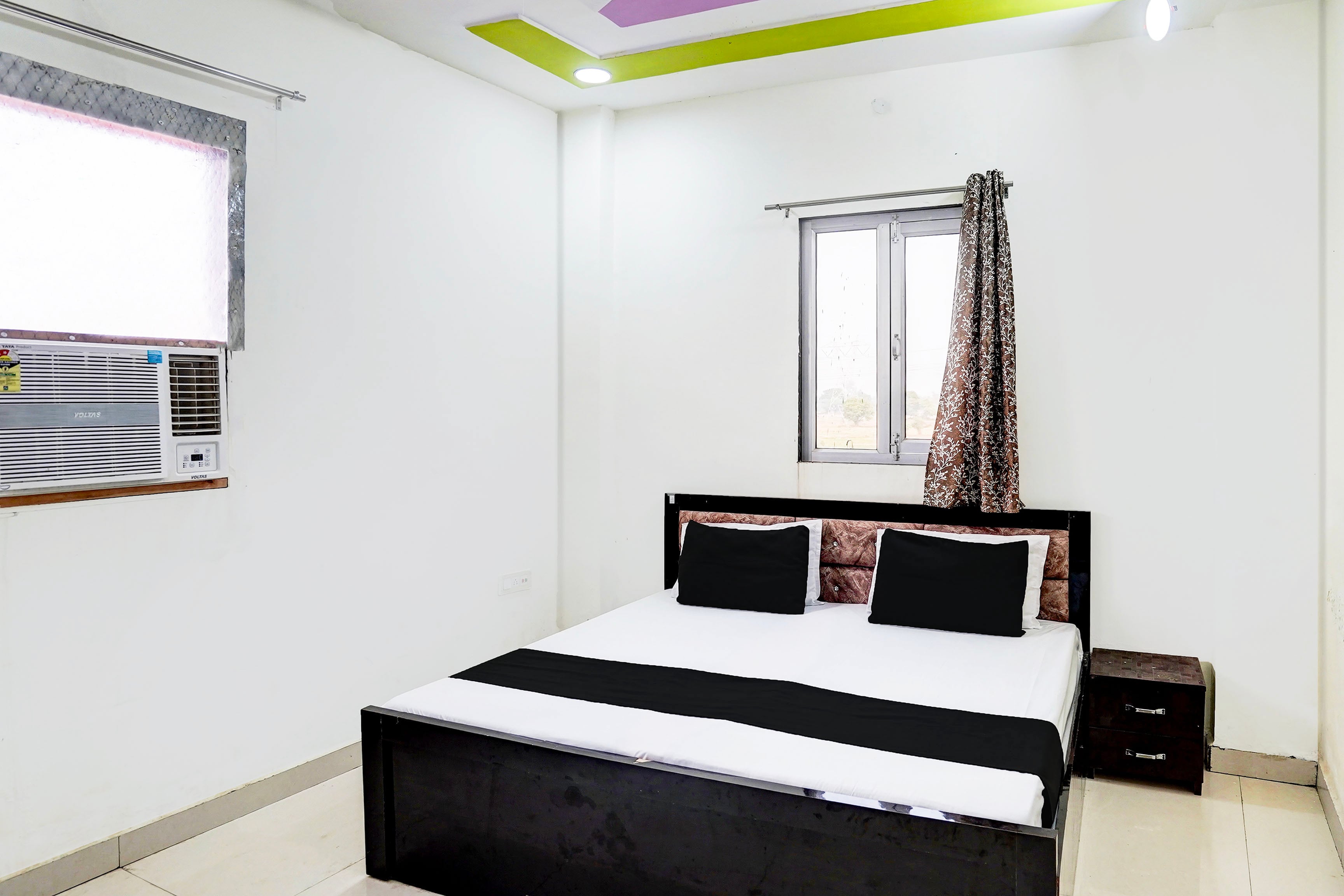 OYO 829641 Parth Hotel And Restaurant - Tap to explore photos