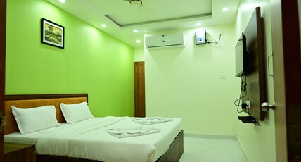 New Parbati Palace Room Type - DELUXE AC ROOM