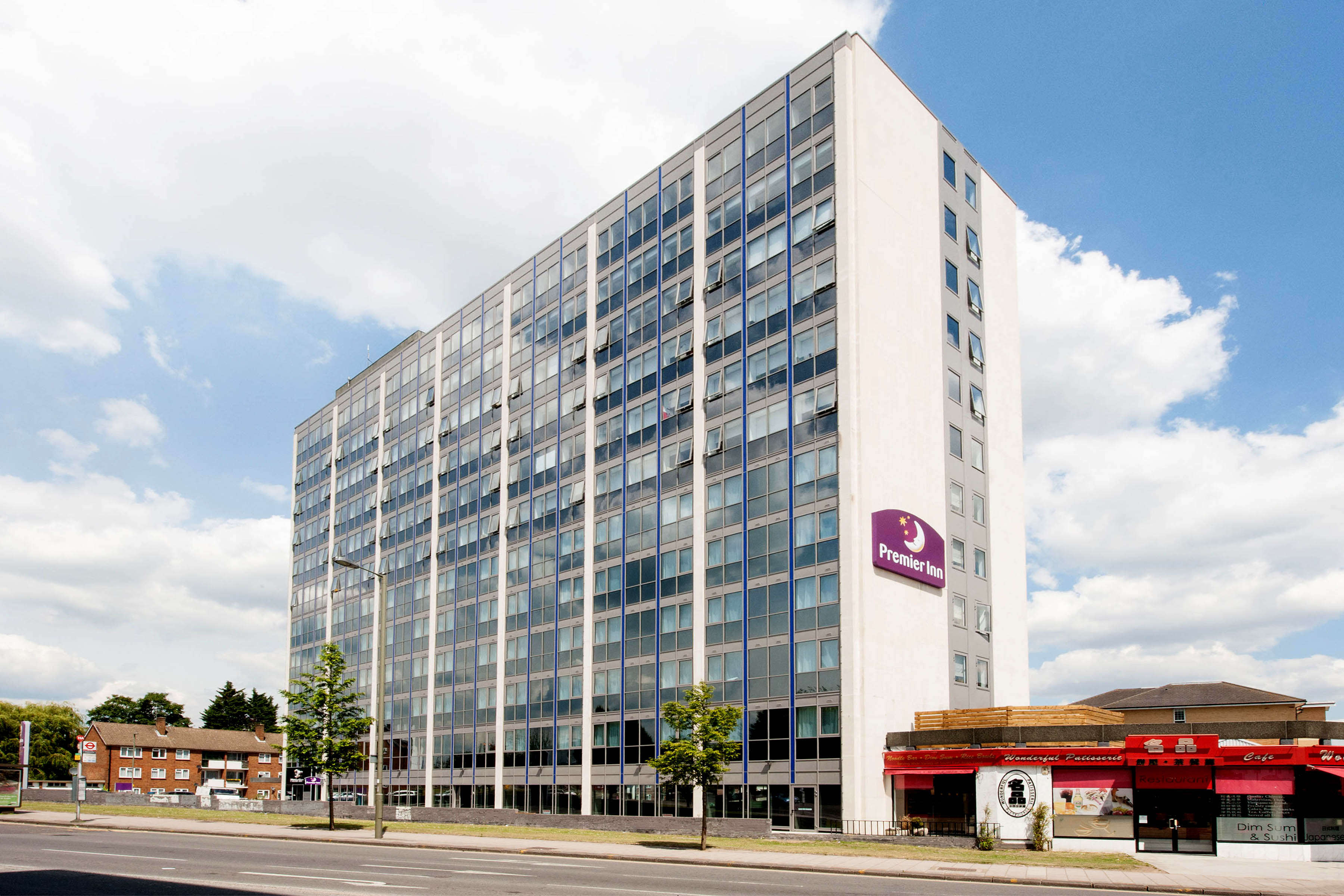 Premier Inn London Hendon - The Hyde - Tap to explore photos
