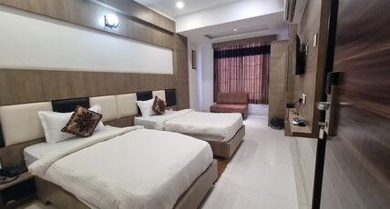 HOTEL LE GRAND Room Type - DELUXE TWIN BED ROOM