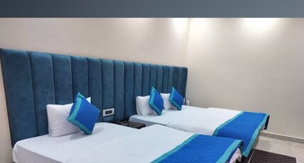 Hotel Jagdamba and restaurant Room Type - Bedroom 16