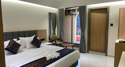 Hotel Silk Room Type - Deluxe Room with Air Conditioning