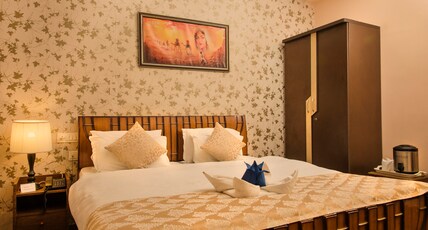 Hotel Meenakshi Udaipur Room Type - Executive premium Room