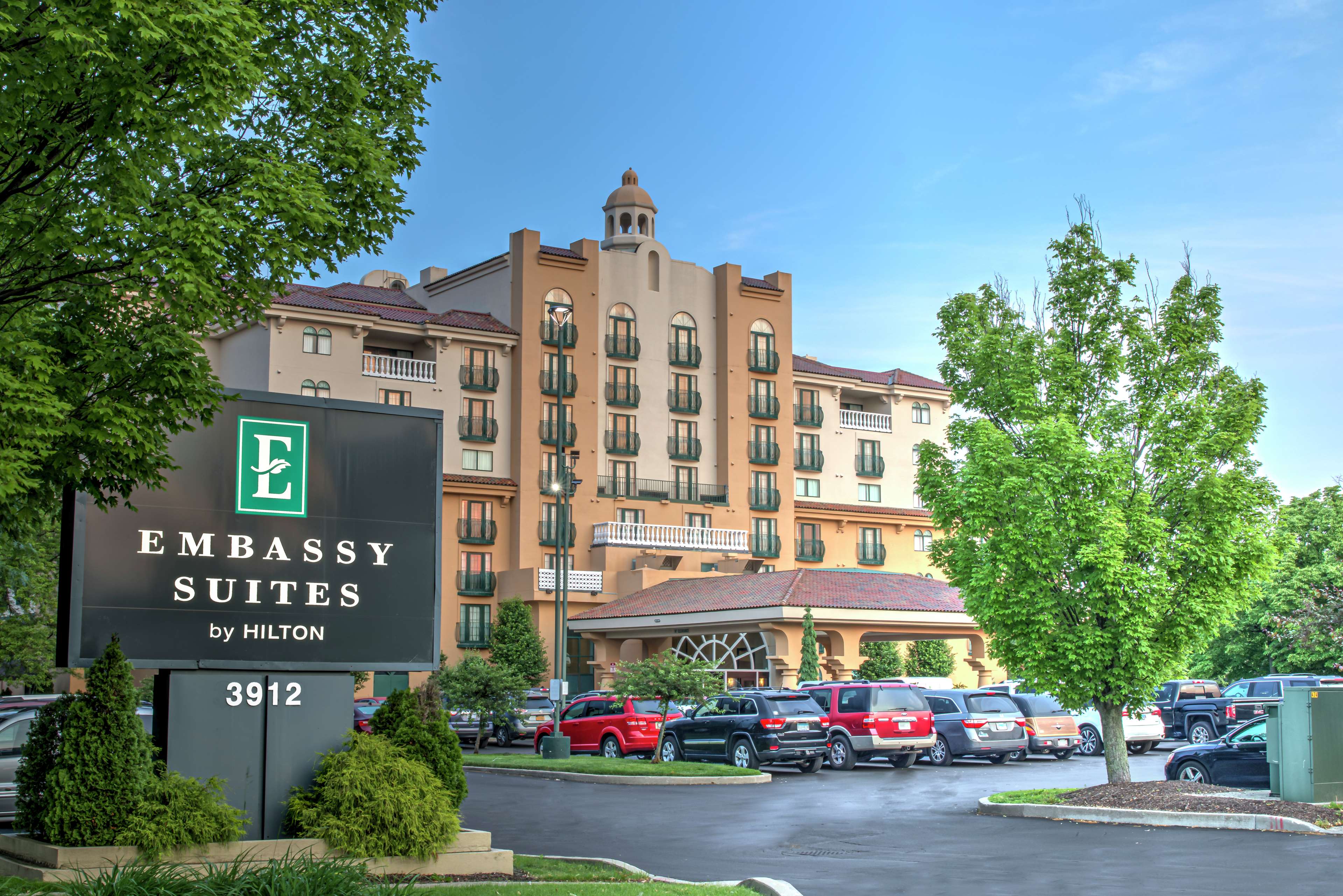 Embassy Suites Indianapolis North - Tap to explore photos