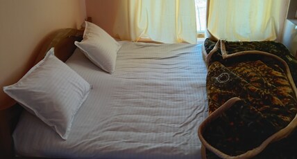 Tashi Khangsar Room Type - Deluxe Double Bed with Hill View