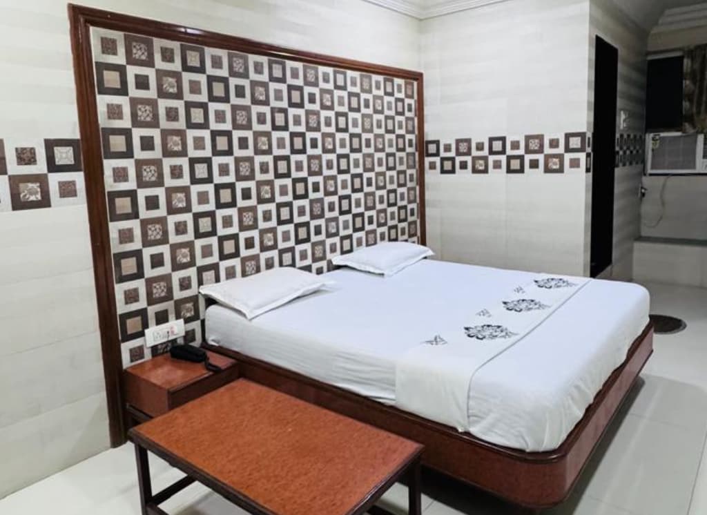 Hotel Shree International Lodging and Boarding - Tap to explore photos