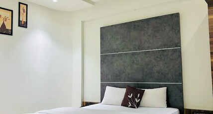 Hotel Shivam Executive Room Type - Deluxe room