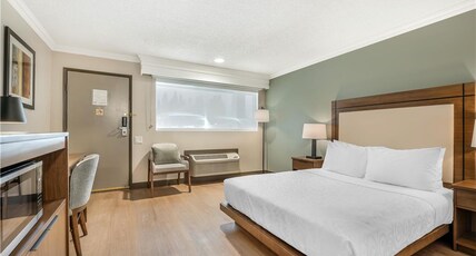 Best Western Plus Burnaby Hotel Room Type - 1 King Bed, Non-Smoking, Work Desk, In-Room Safe, Mini Fridge, Full Breakfast Best Western Plus Burnaby Hotel Room Type - 1 King Bed, Non-Smoking, Work Desk, In-Room Safe, Mini Fridge, Full Breakfast