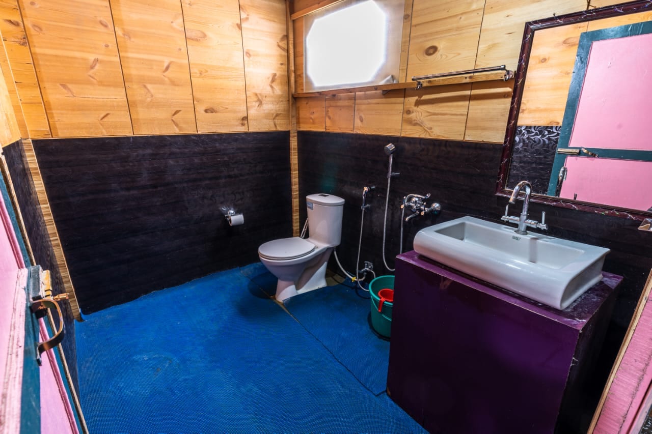 Polaris Cottage | 200m from Pangong Lake | 3 Idiots Shooting Point - Tap to explore photos
