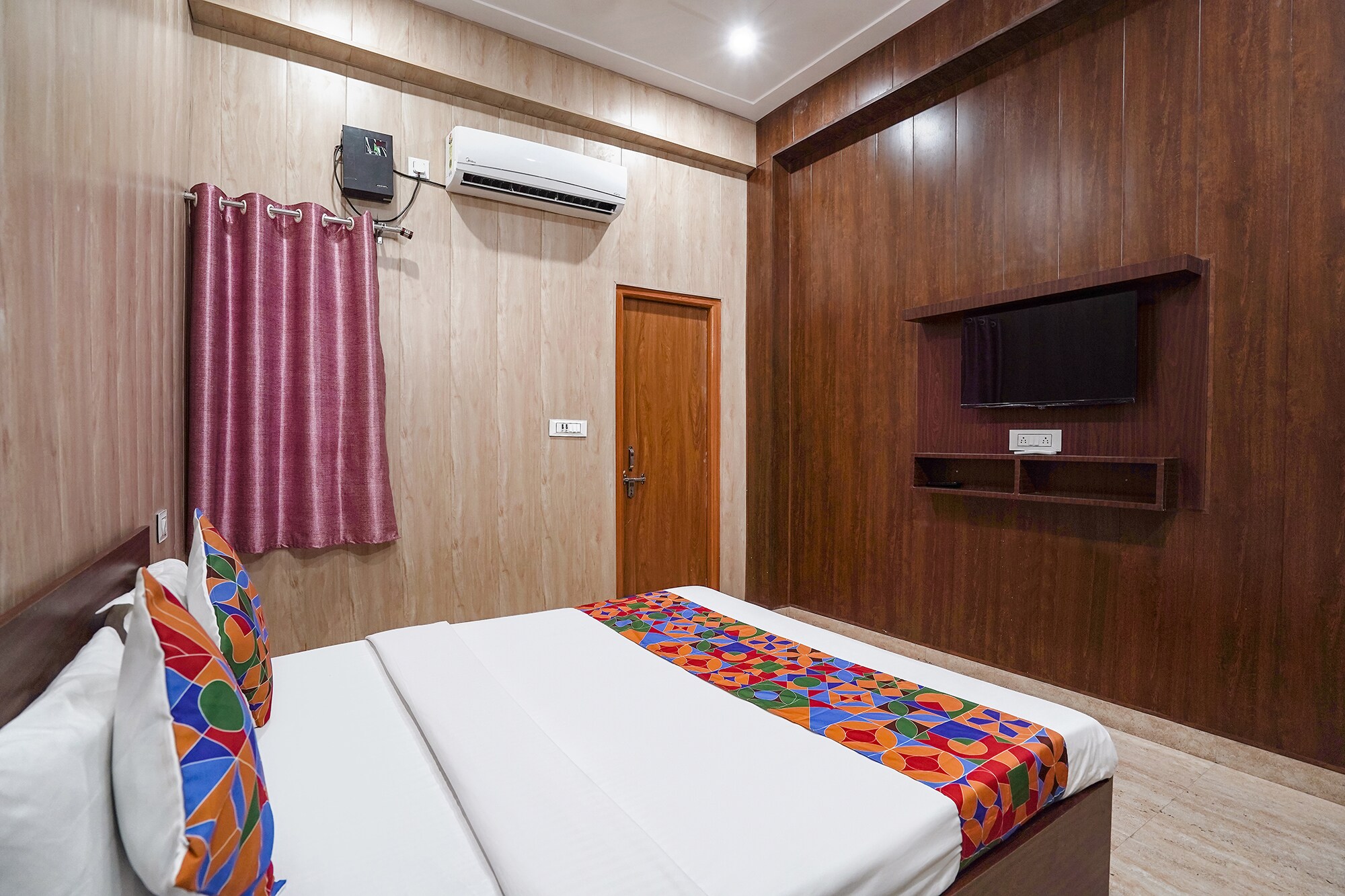 FabHotel RK Dham - Tap to explore photos