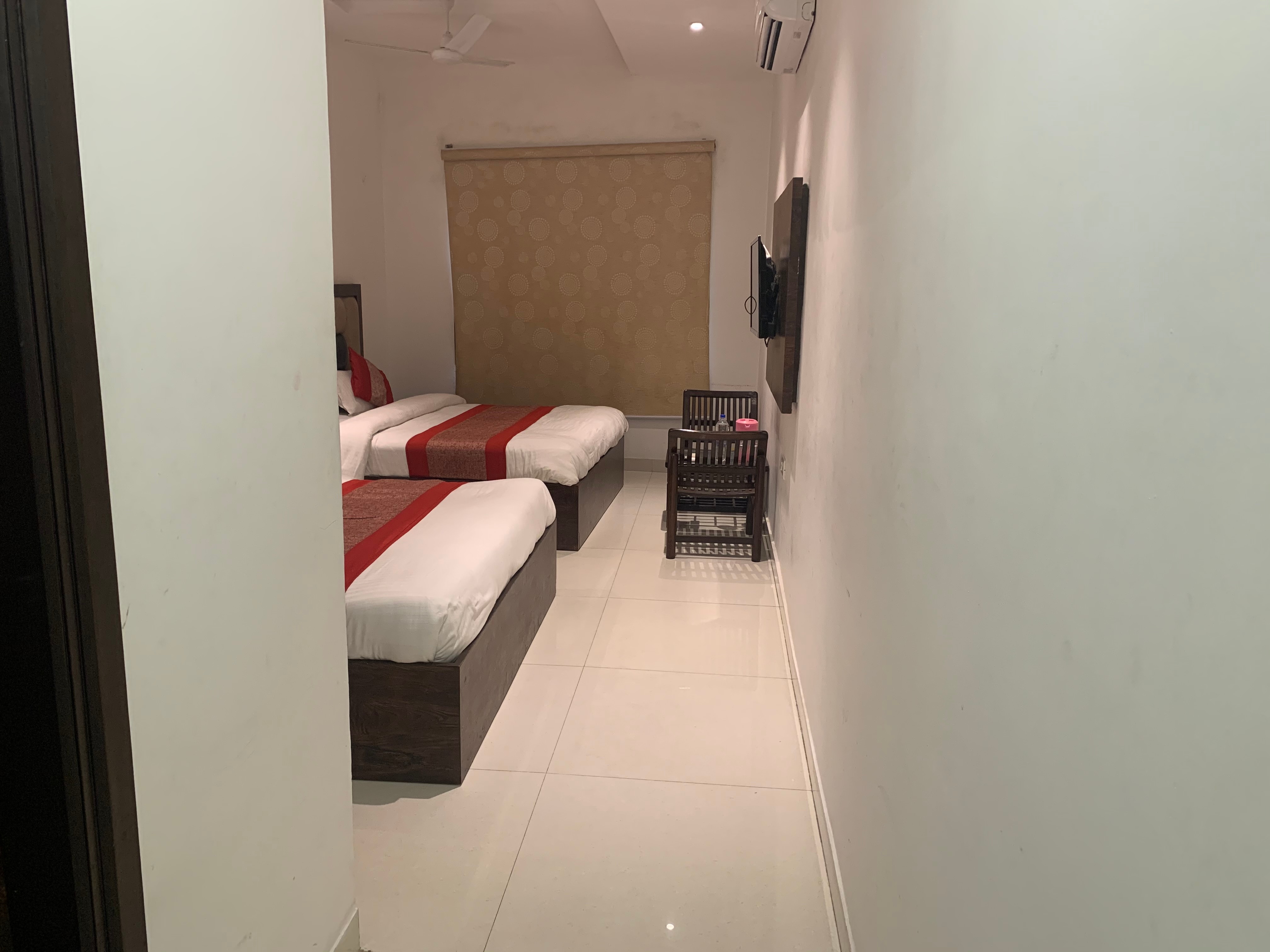 Hotel SB Residency I 30 steps from Golden Temple - Tap to explore photos