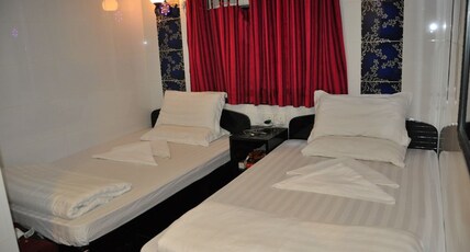 Castle Inn Room Type - Twin Room with Private Bathroom