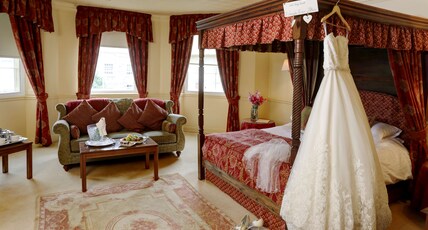 Best Western York Pavilion Hotel Room Type - 1 Queen Bed, Non-Smoking, Poster Or Canopy Bed