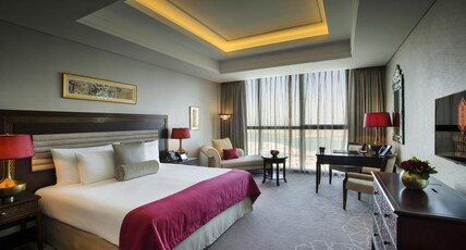 Bab Al Qasr Hotel Room Type - Premier with One King Bed