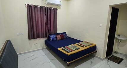 Shrimant Executive Room Type - AC DELUXE ROOM