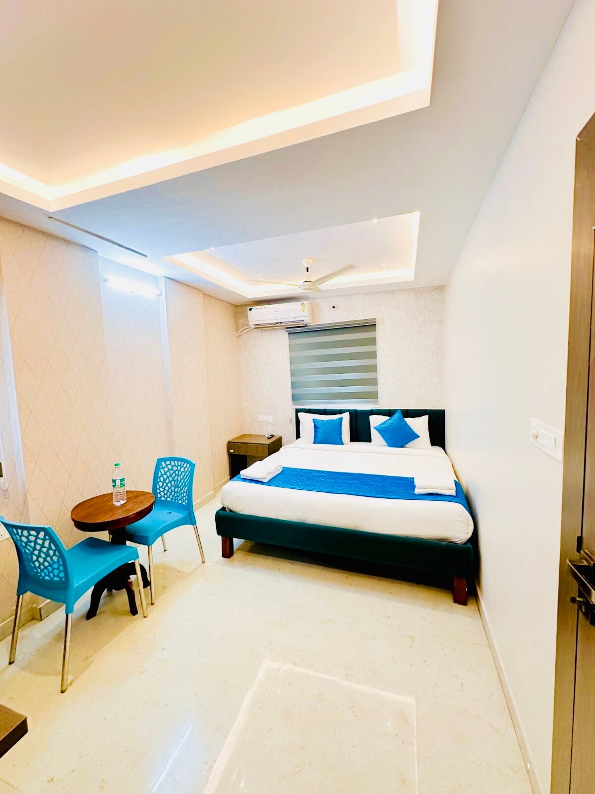 SHR-Comfort - Tap to explore photos