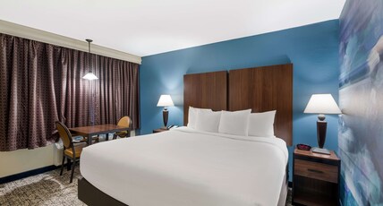 Best Western Winners Circle Room Type - 1 King Bed, Smoking Room, Upstairs, High Speed Internet Access, Microwave And Refrigerator, Full Bre Best Western Winners Circle Room Type - 1 King Bed, Smoking Room, Upstairs, High Speed Internet Access, Microwave And Refrigerator, Full Bre