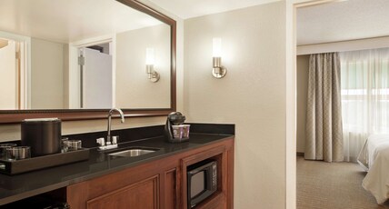 Embassy Suites by Hilton Brunswick Room Type - FAMILY SUITE 1K 2Q LIV RM