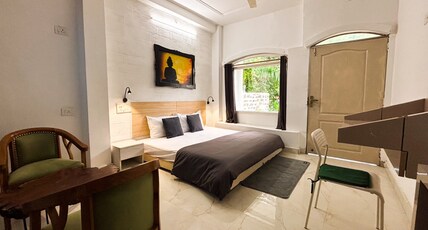 Bunk Stay Co-working and Yoga Room Type - Garden View Double Room