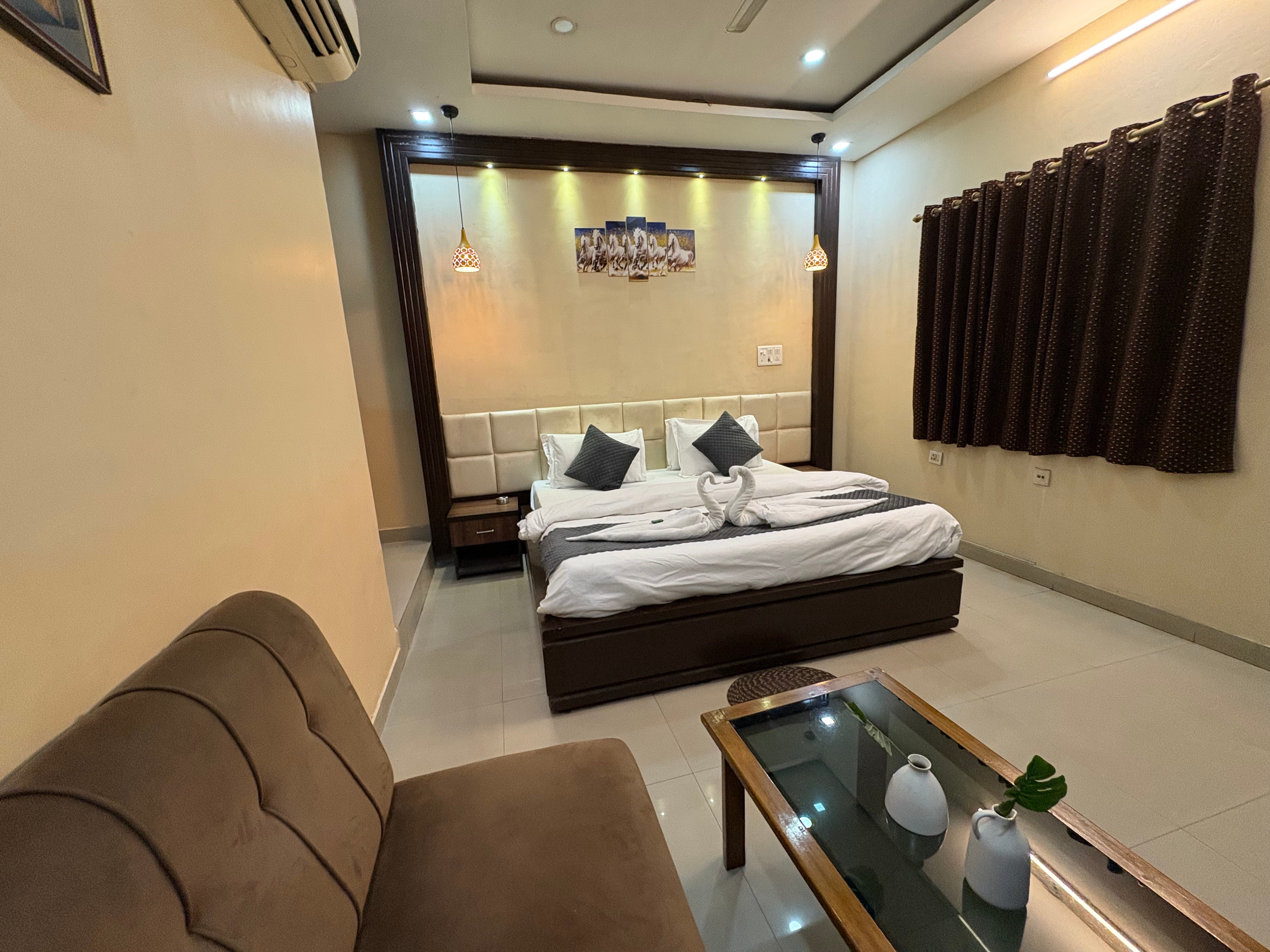 HOTEL PACIFIC INN - Tap to explore photos