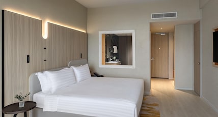 Wyndham Singapore Hotel Room Type - Executive Club Marina Bay View King Room Wyndham Singapore Hotel Room Type - Executive Club Marina Bay View King Room