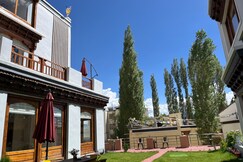 Hotel Crown Himalaya