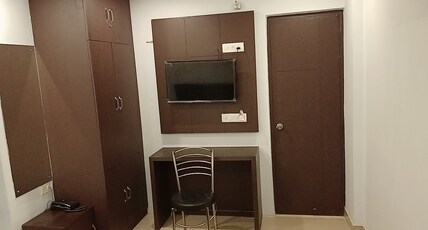 IMF: HOTEL, BANQUET Room Type - DELUXE ROOM