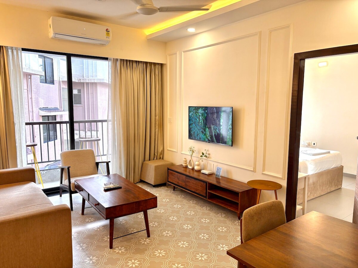1BHK Remote WiFi Candolim Serviced Apt A305 - Tap to explore photos