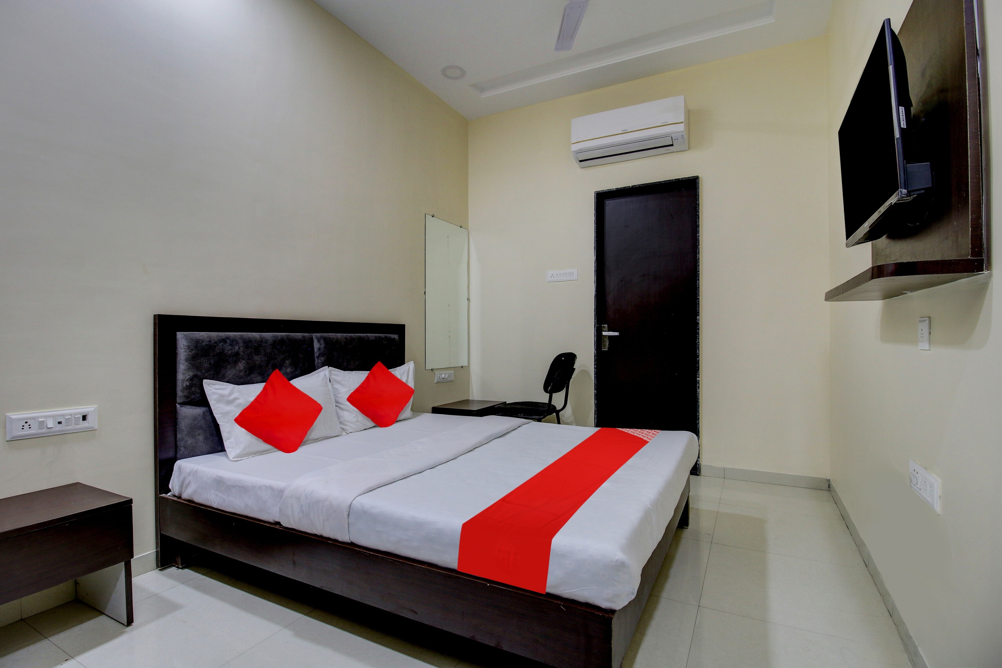 Hotel O The Shloka - Tap to explore photos