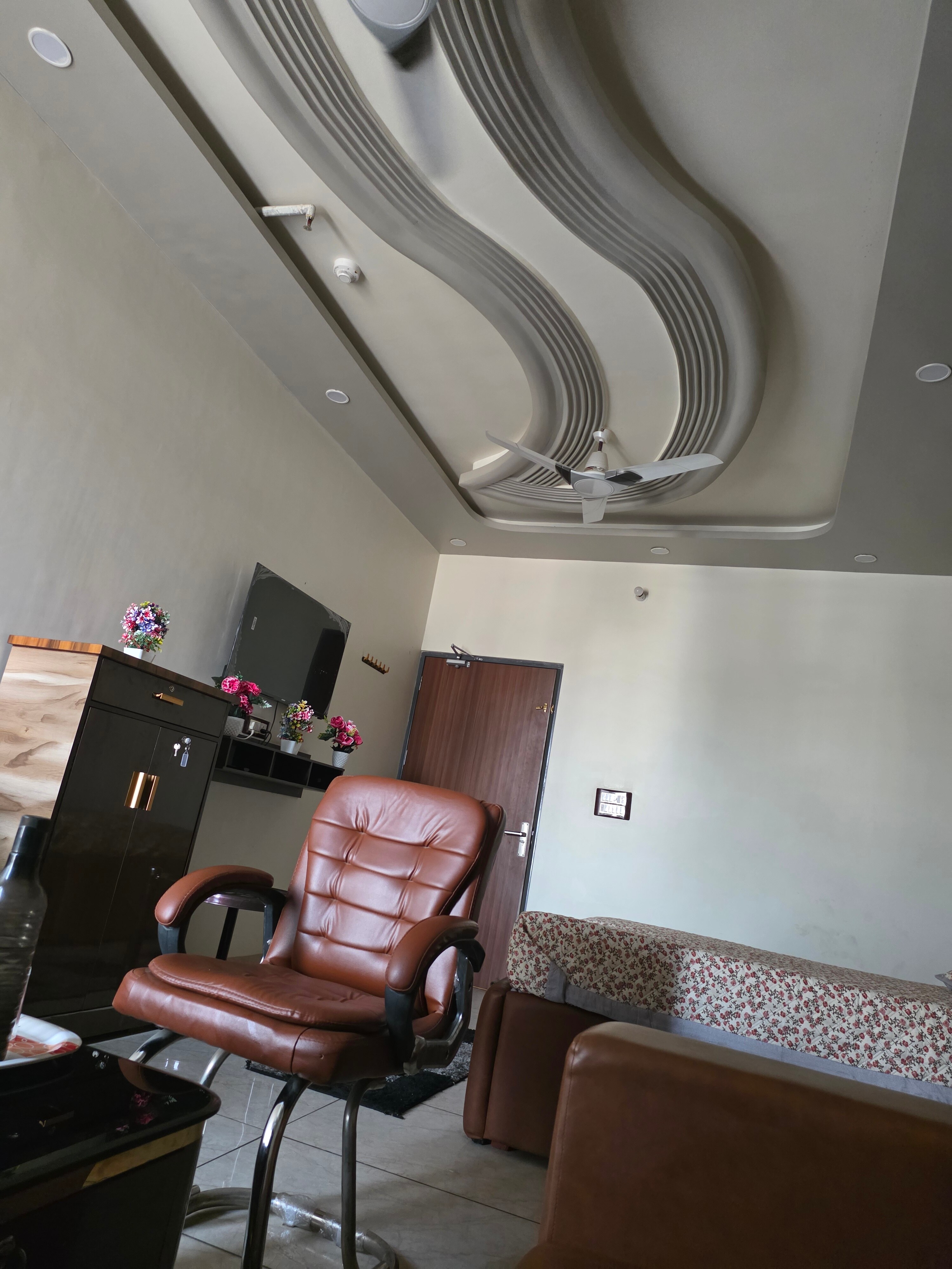 Maya's Hotel Baghpat - Tap to explore photos