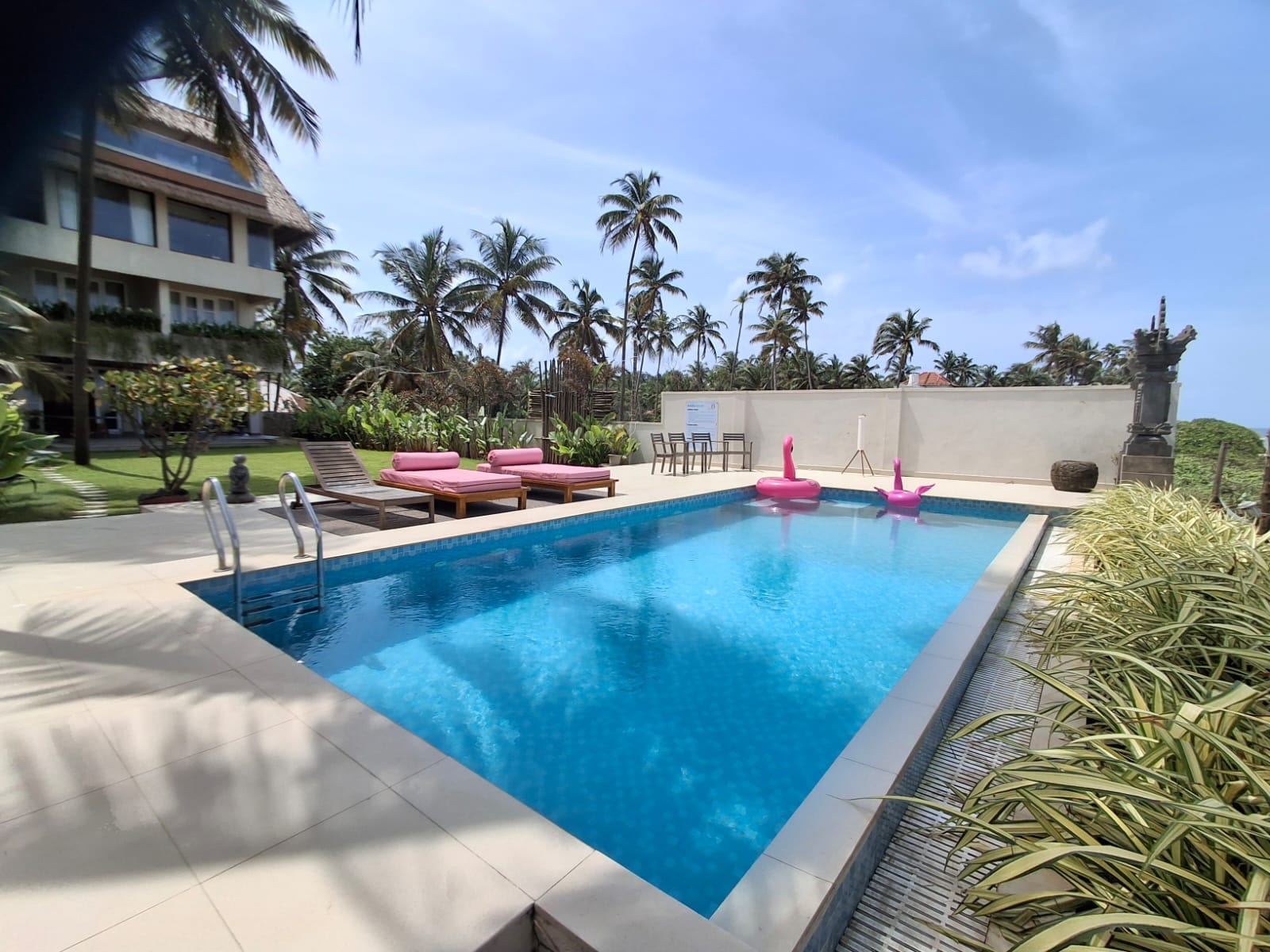 Villa Vara Luxury Beach Villa with Infinity Pool - Tap to explore photos