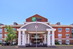 Holiday Inn Express & Suites Elgin, an IHG hotel