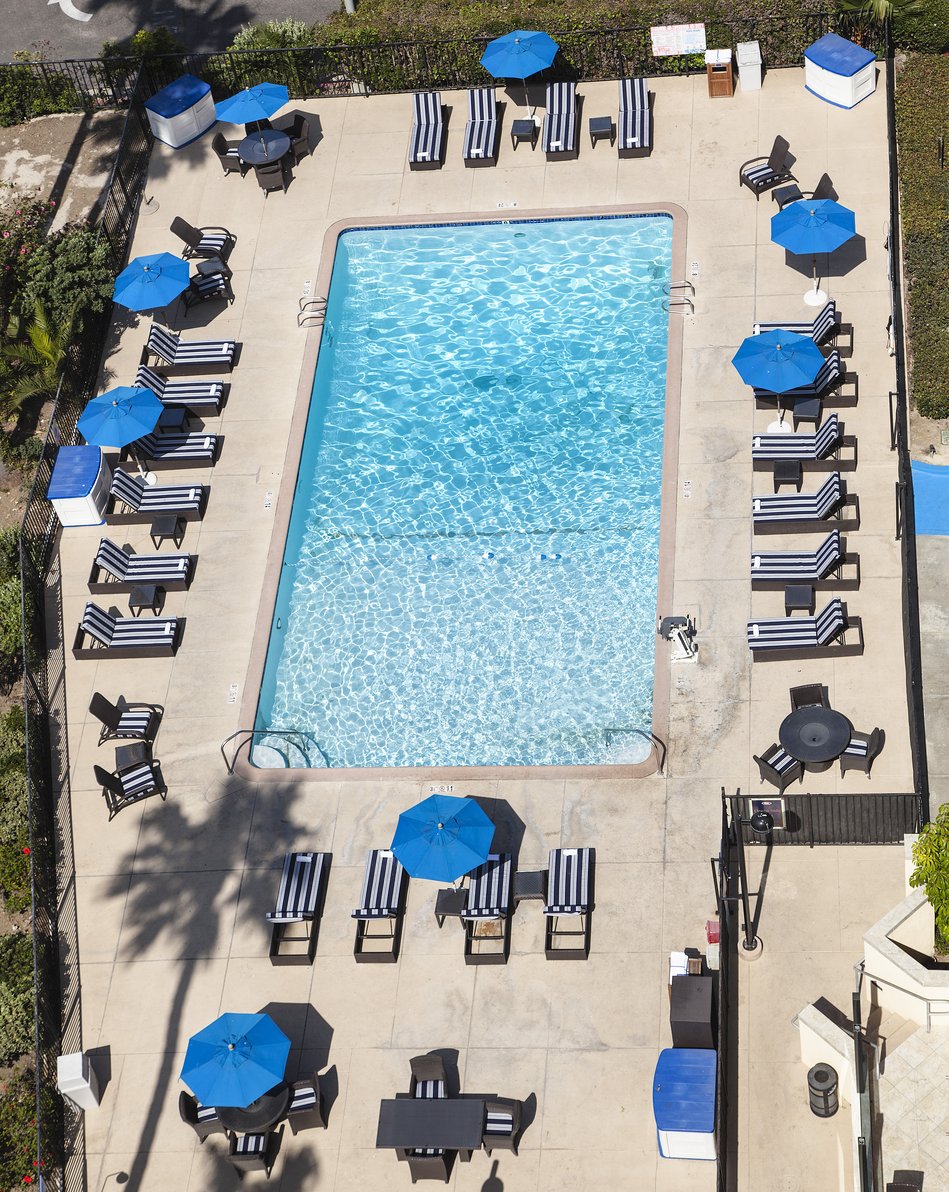 Crowne Plaza Hotel Ventura Beach - Tap to explore photos