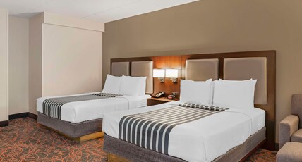 Best Western Plus Executive Inn Room Type - Accessible - 2 Queen, Mobility Accessible, Bathtub, Non-Smoking, Full Breakfast Best Western Plus Executive Inn Room Type - Accessible - 2 Queen, Mobility Accessible, Bathtub, Non-Smoking, Full Breakfast