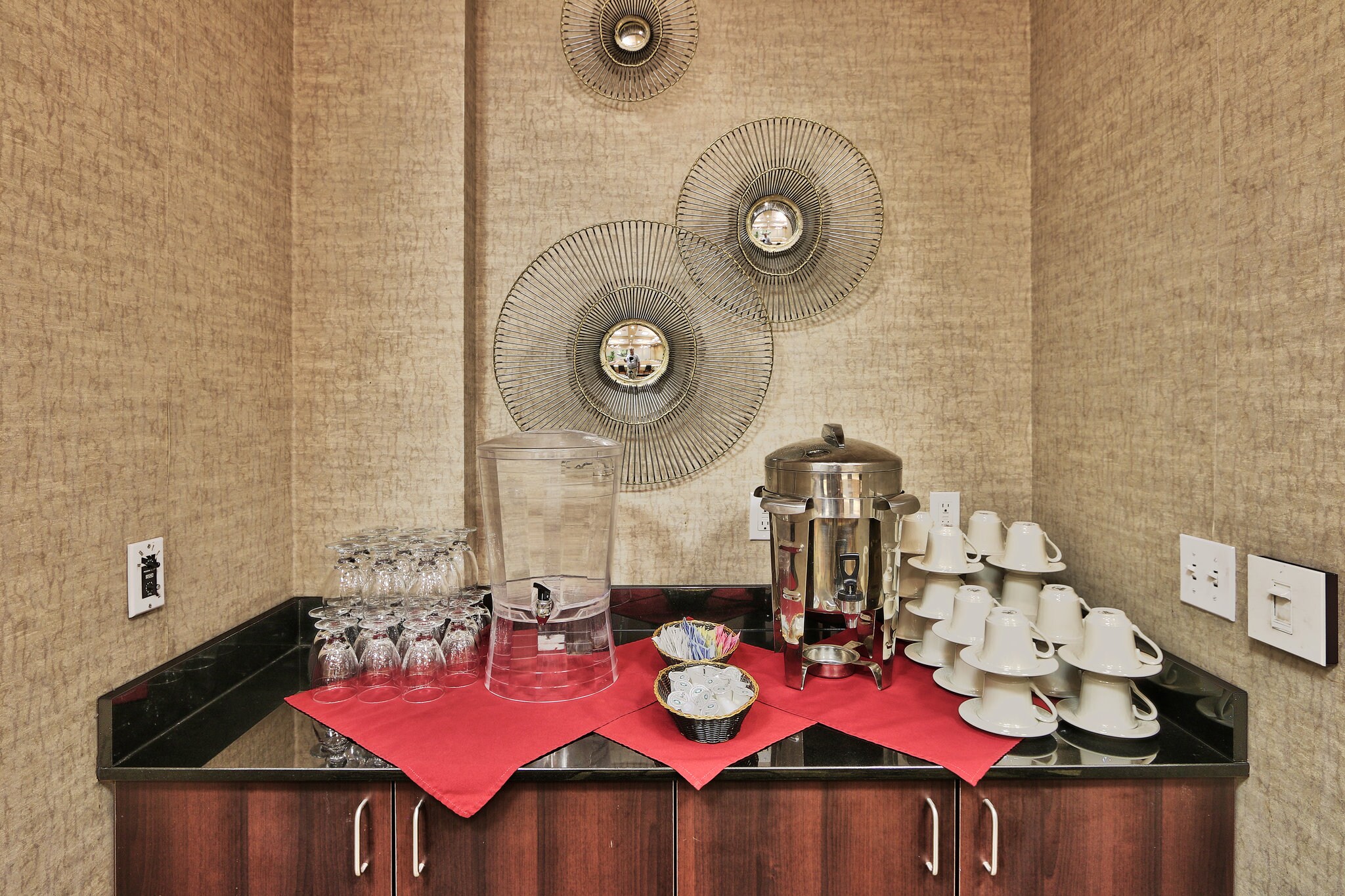 Holiday Inn Hotel and Suites Albuquerque - North Interstate 25 - Tap to explore photos