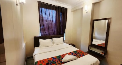 Golden Retreat Guest House Room Type - Standard AC Room with Free Wifi Golden Retreat Guest House Room Type - Standard AC Room with Free Wifi